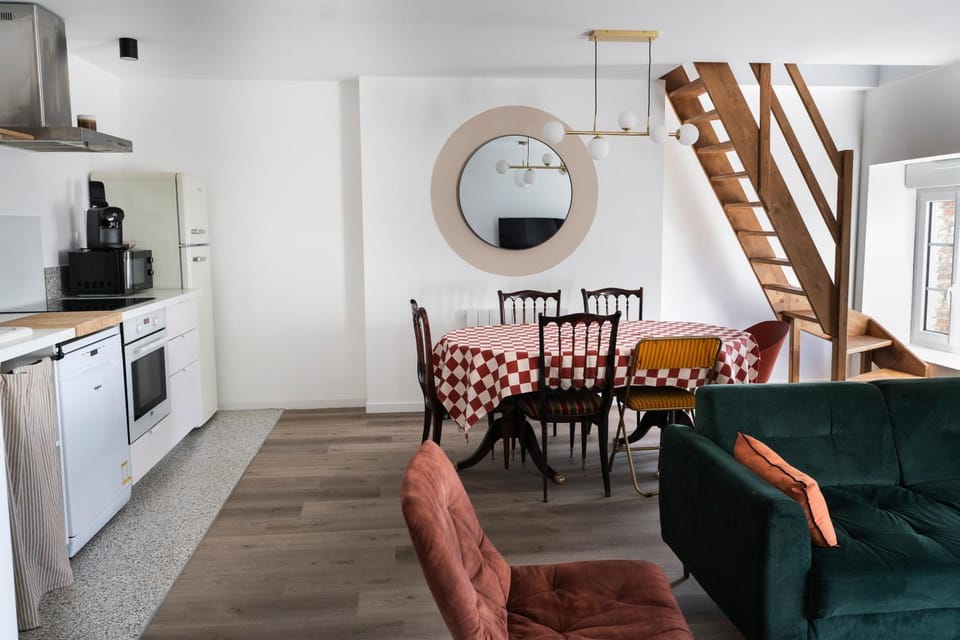 Kitchen or kitchenette, Dining area, dishwasher, oven, stove
