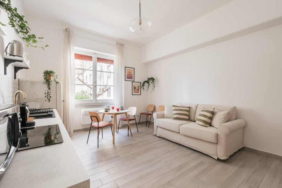 Kitchen or kitchenette, Living room, Seating area, Dining area
