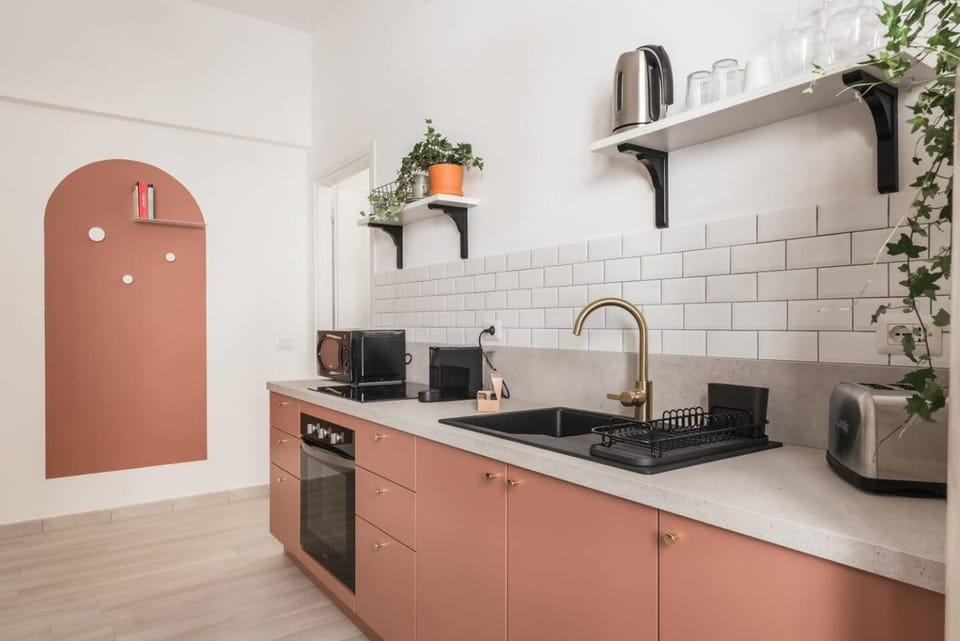 Coffee/tea facilities, Kitchen or kitchenette, dishwasher, oven