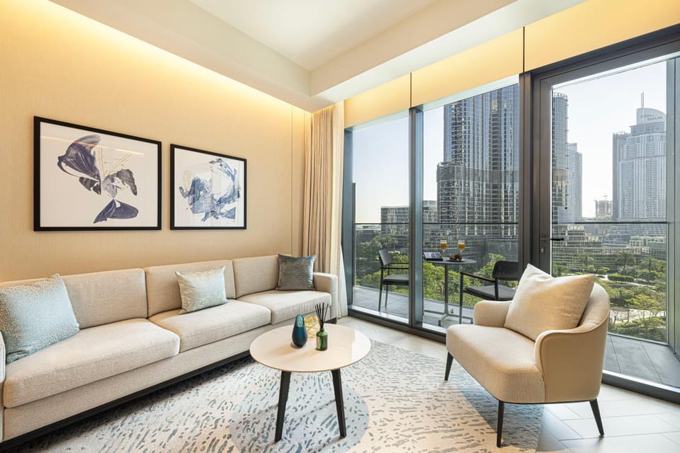 Nearby landmark, Day, Balcony/Terrace, Living room, Seating area, Landmark view, Landmark view