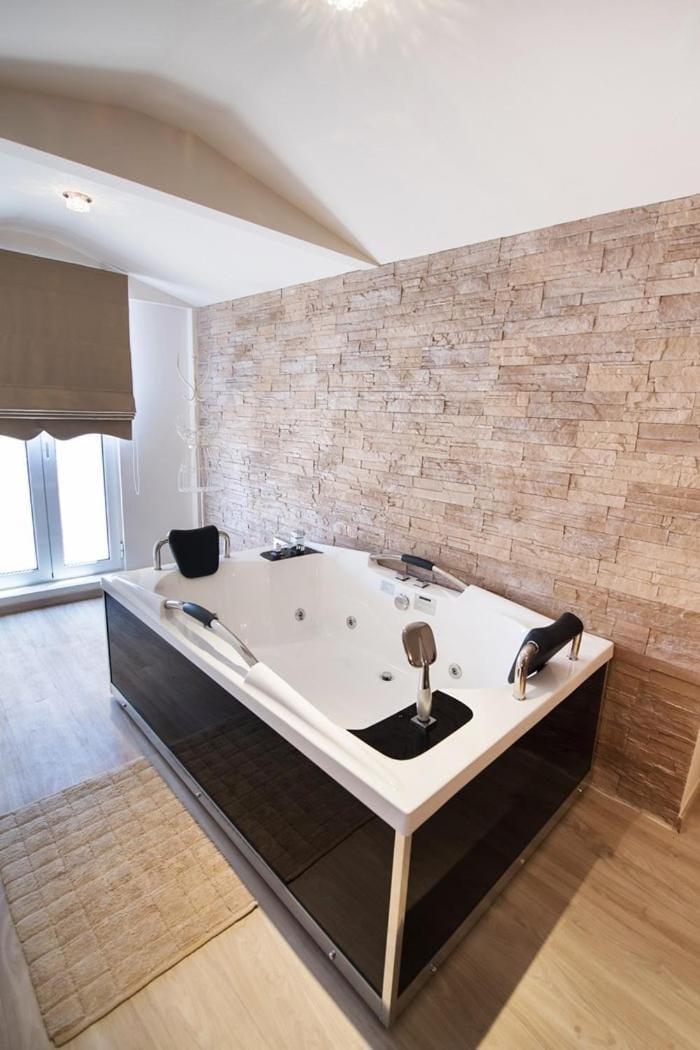 Hot Tub, Bath