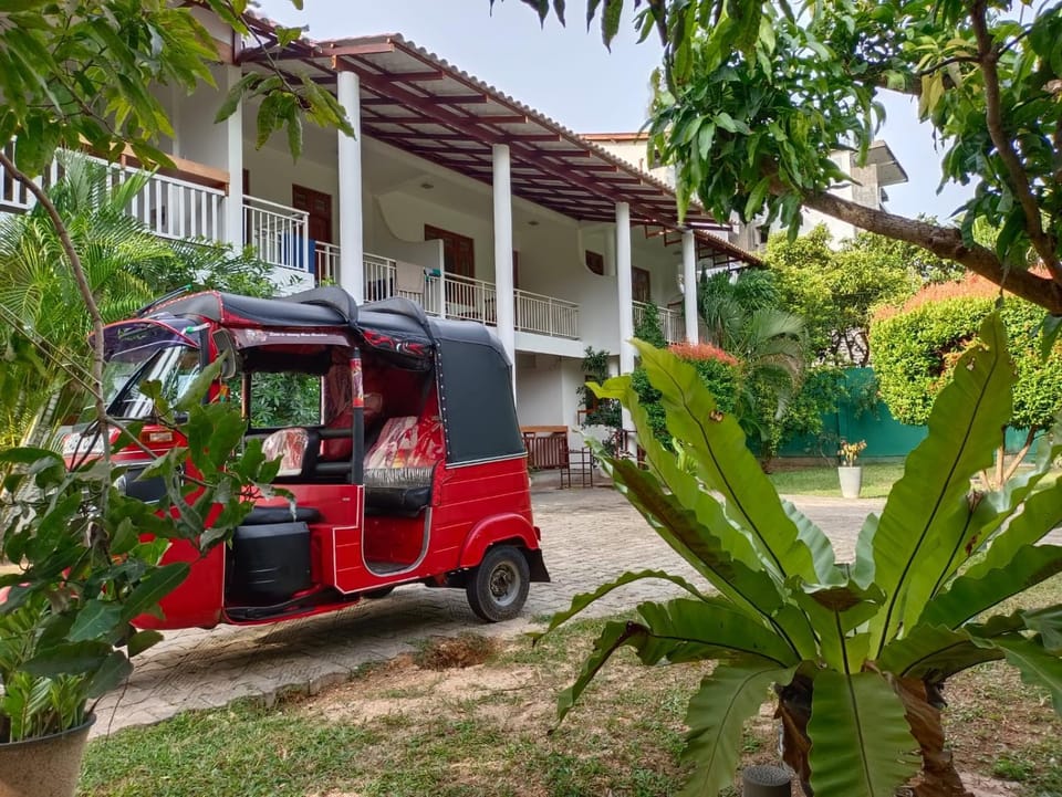 Property building, Garden, Parking