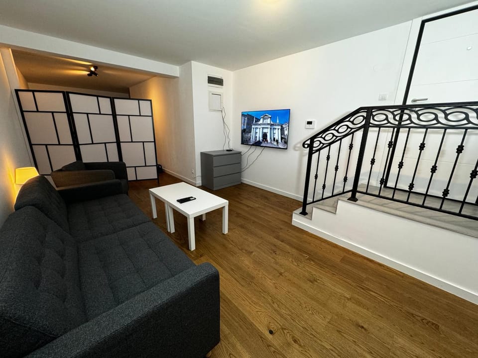 TV and multimedia, Seating area