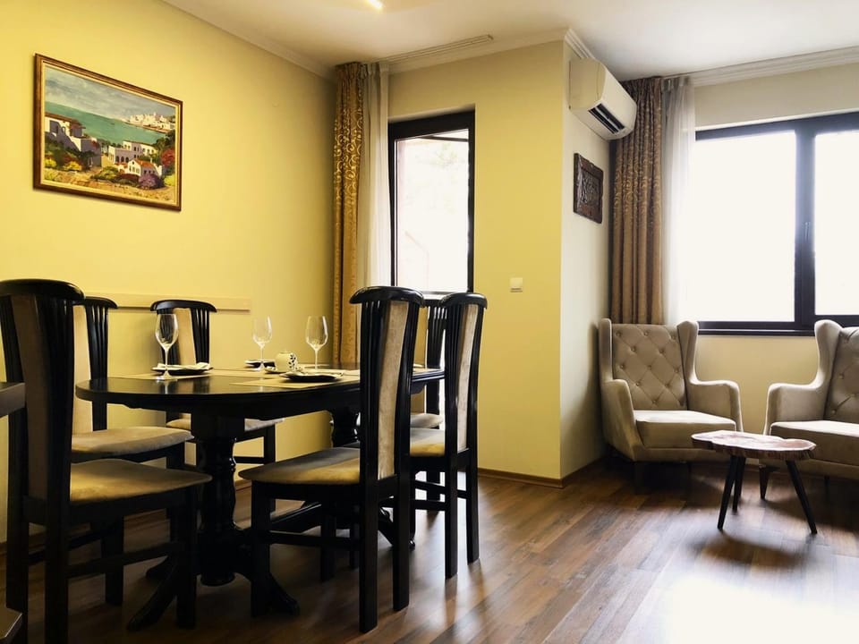 Living room, Dining area