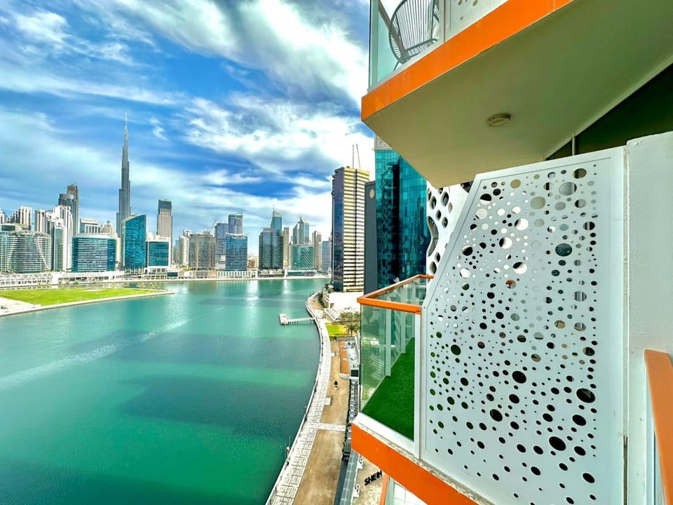 DUBAI CANAL VIEW AND BURJ KHALIFA VIEW Studio in Business Bay Apartment in Dubai