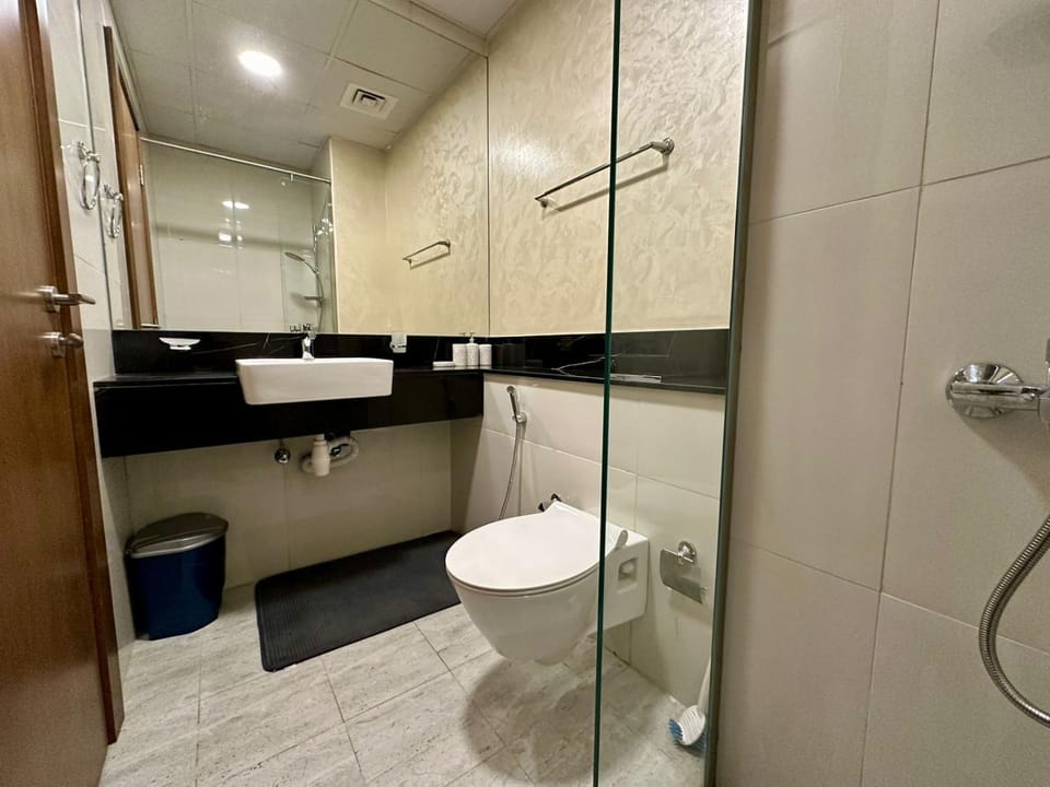 DUBAI CANAL VIEW AND BURJ KHALIFA VIEW Studio in Business Bay Apartment in Dubai