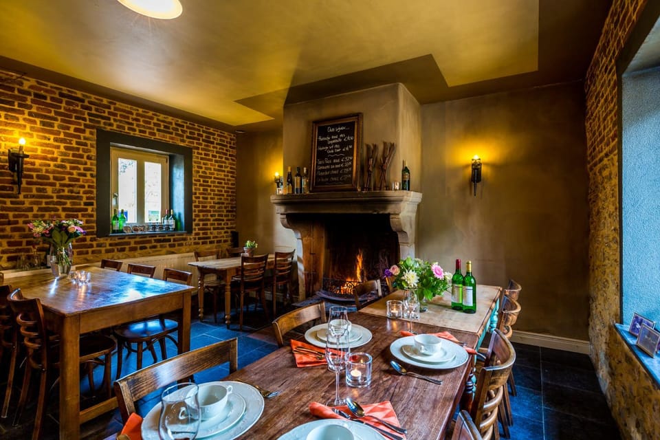 Property building, Restaurant/places to eat, Food and drinks