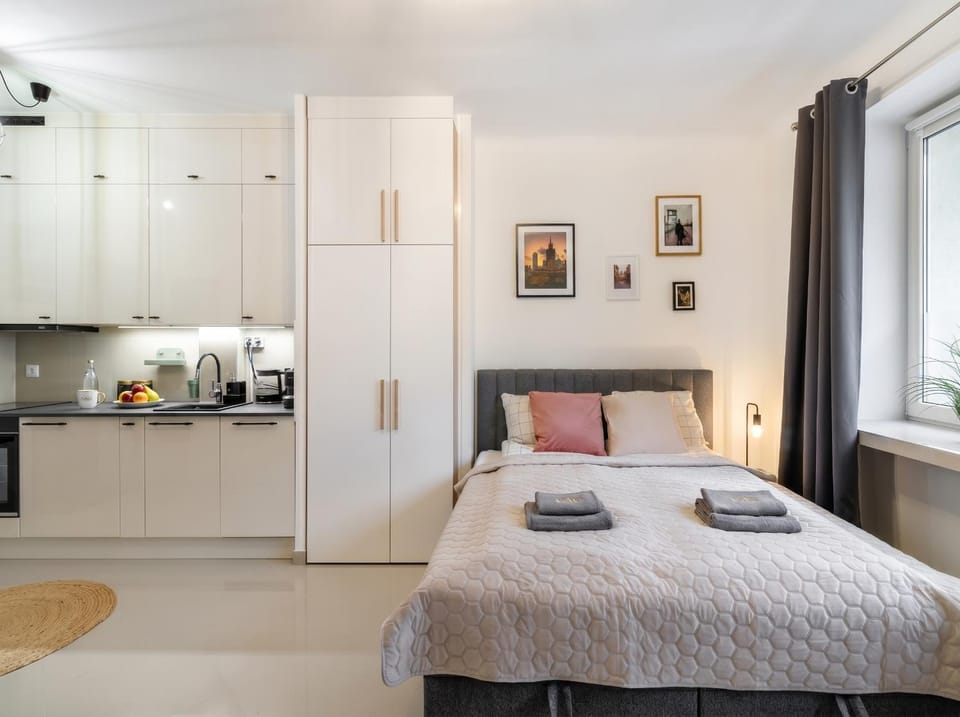 Bed, Kitchen or kitchenette, Photo of the whole room, Dining area, Bedroom, minibar, pet friendly, stove, towels