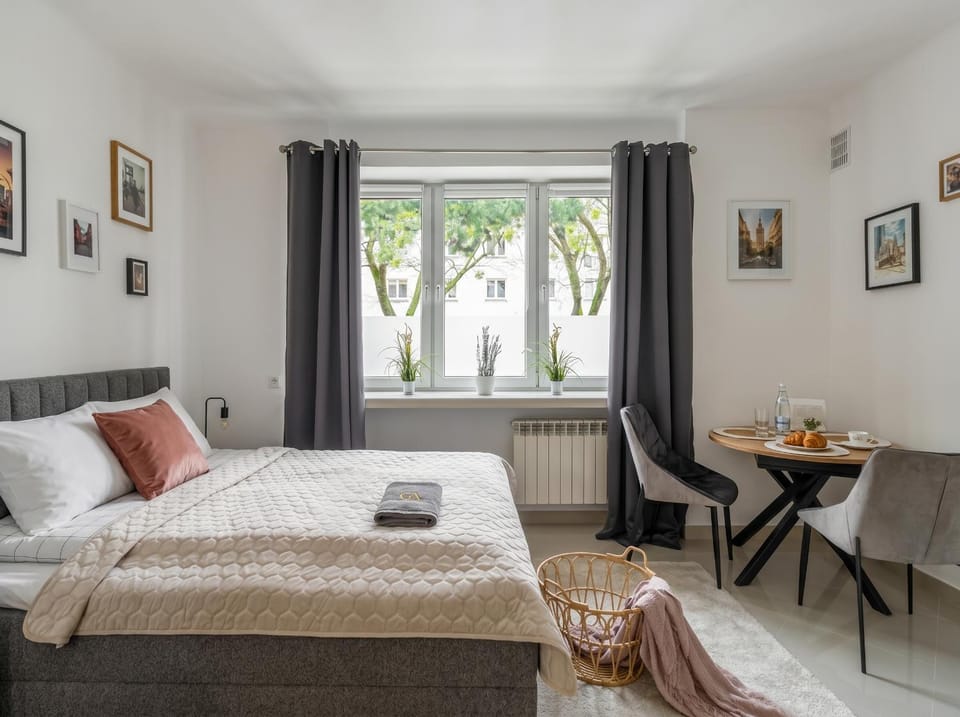 Bed, Living room, Photo of the whole room, Seating area, Dining area, Bedroom, towels