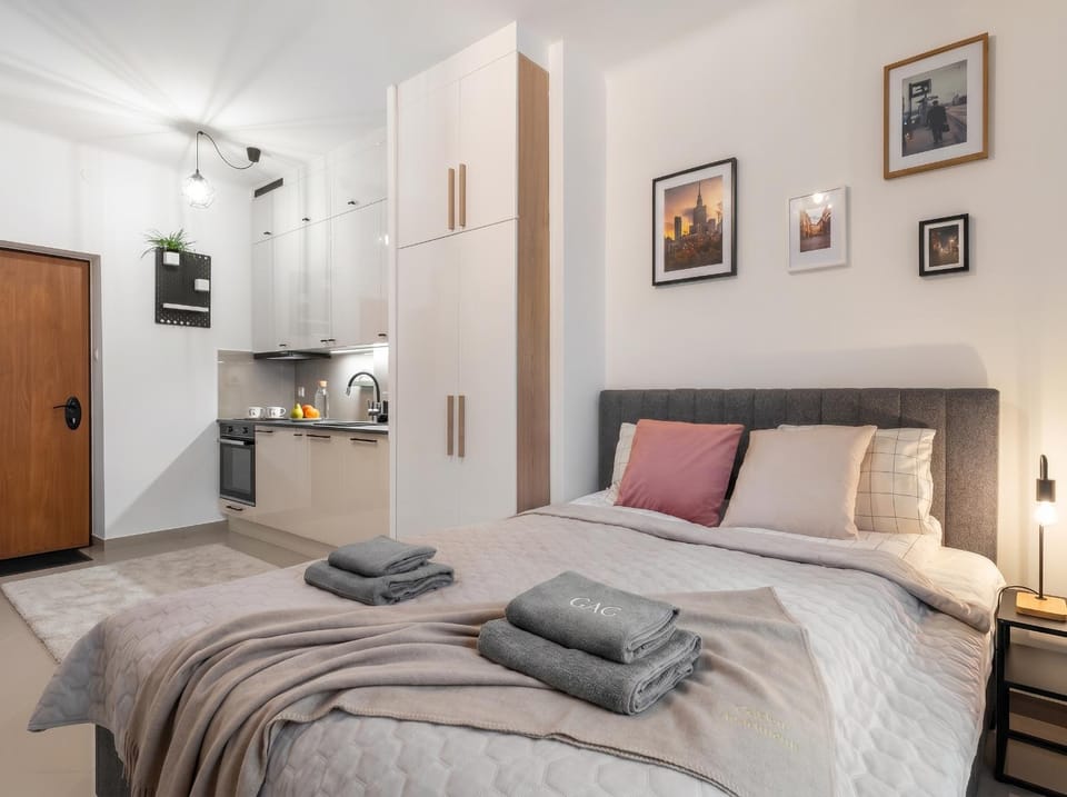 Bed, Kitchen or kitchenette, Photo of the whole room, Bedroom, minibar, towels, wardrobe