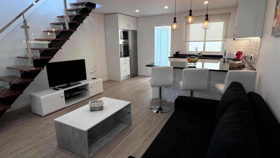Communal lounge/ TV room, TV and multimedia, Kitchen or kitchenette, Living room, Dining area