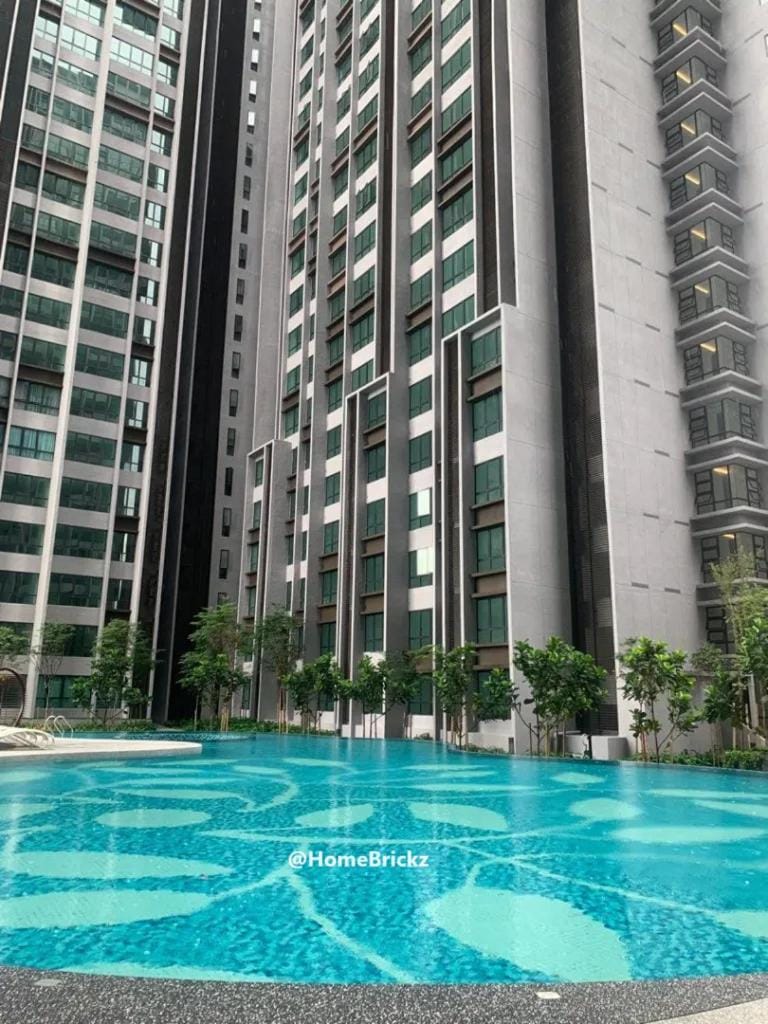 Property building, Day, Pool view, Swimming pool