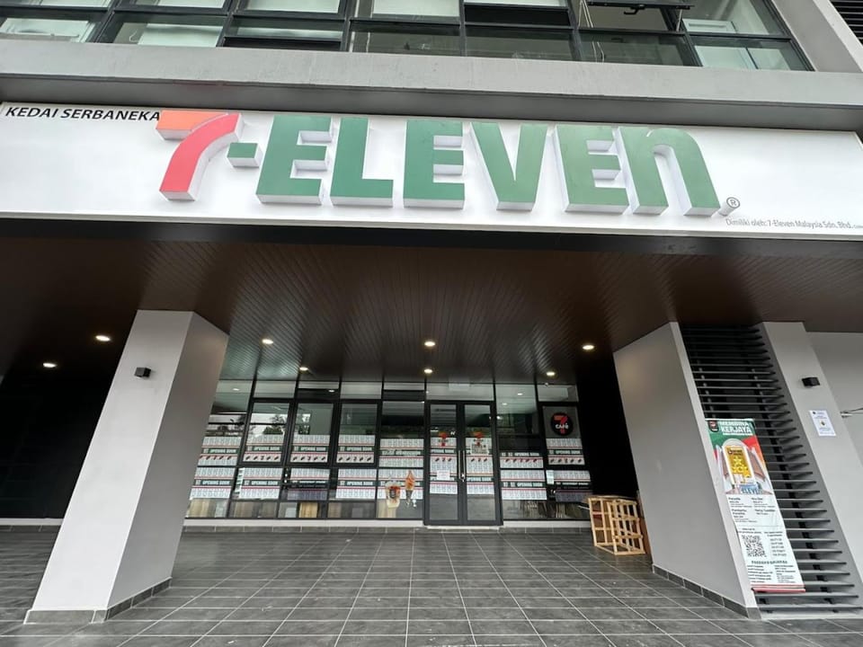 Restaurant/places to eat, On-site shops, Supermarket/grocery shop