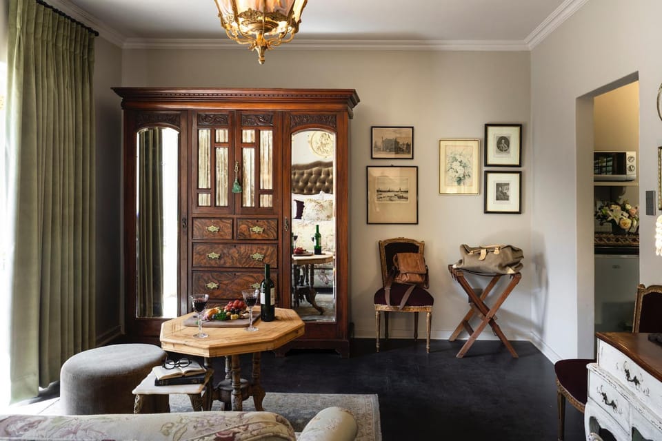 Living room, Seating area