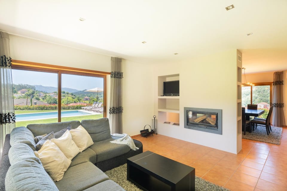 Communal lounge/ TV room, TV and multimedia, Living room
