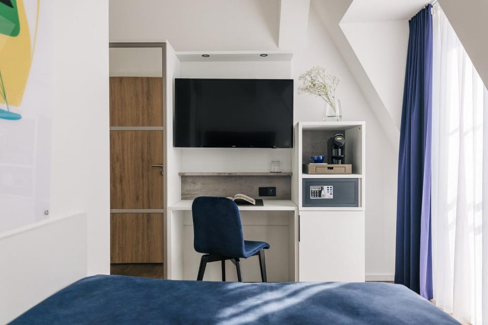 TV and multimedia, Bedroom, oven, safe