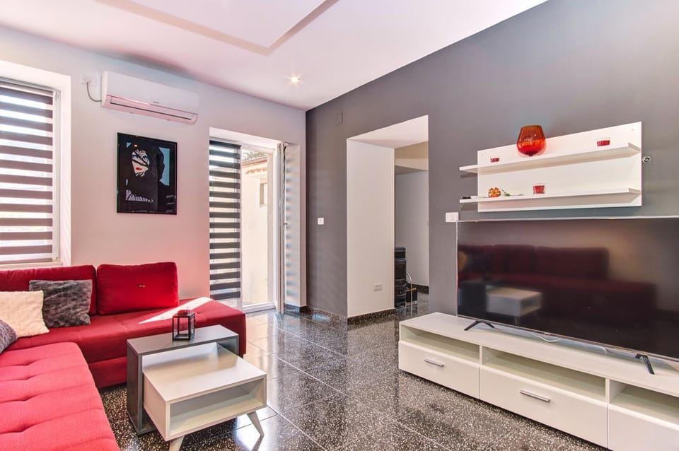 Living room, Seating area, air conditioner