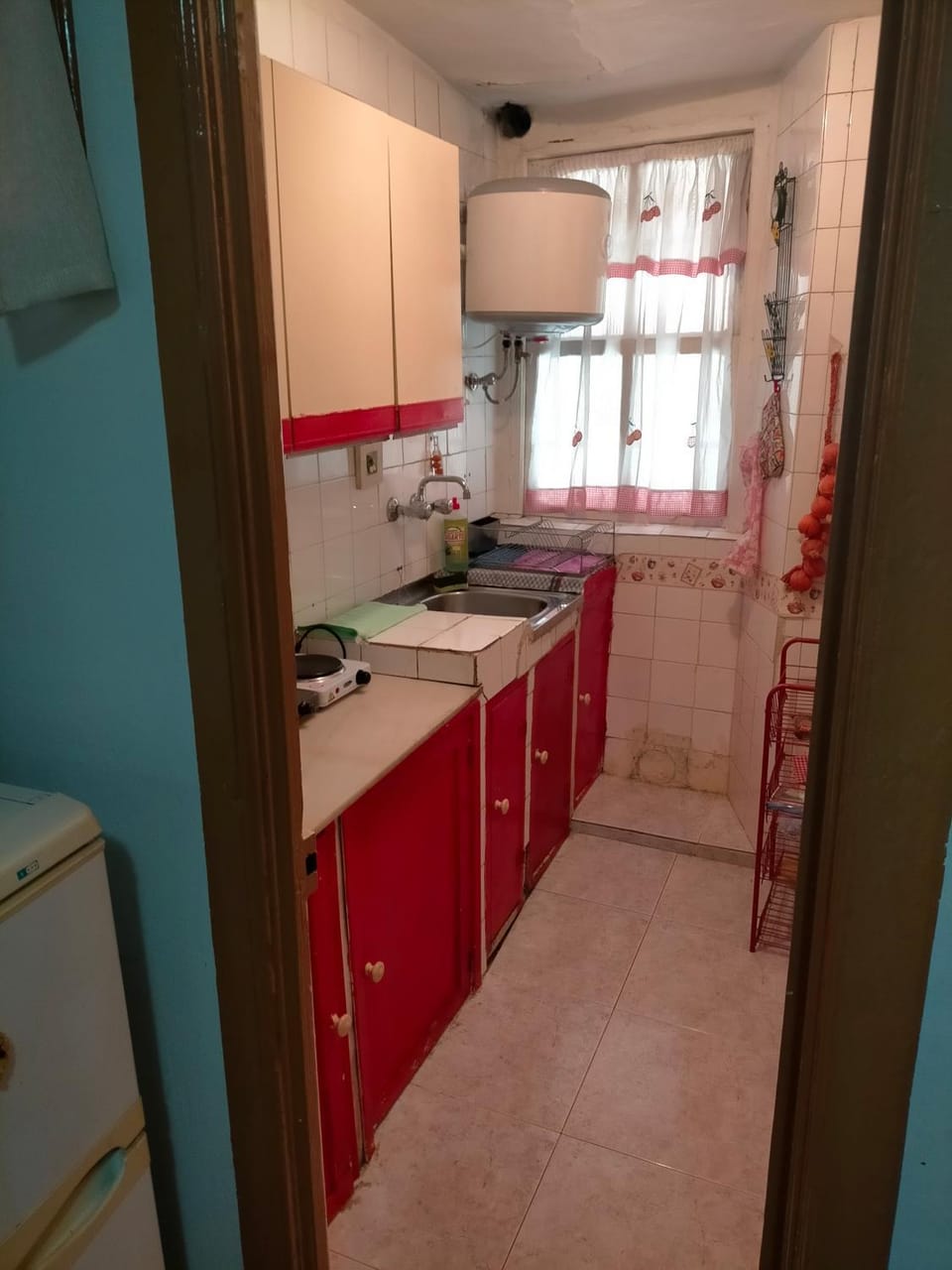 Kitchen or kitchenette, minibar