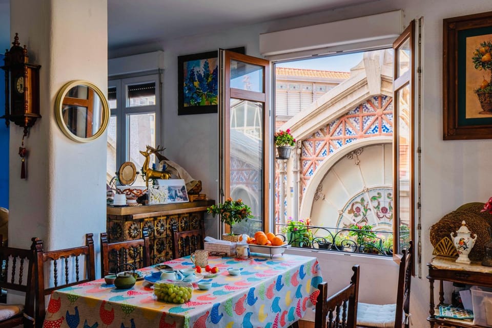 Dining area, Quiet street view