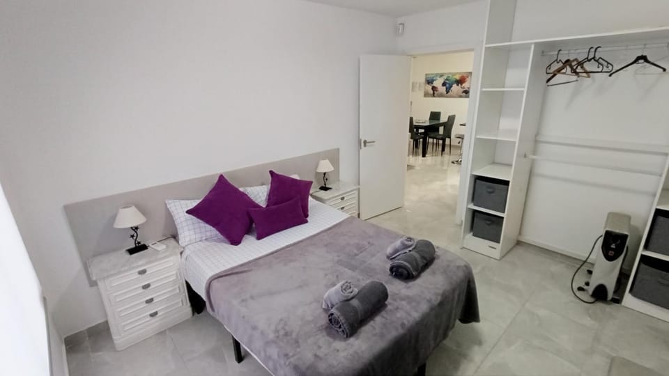 Bed, Photo of the whole room, Bedroom, heating, internet, internet, towels, towels, wardrobe, air conditioner