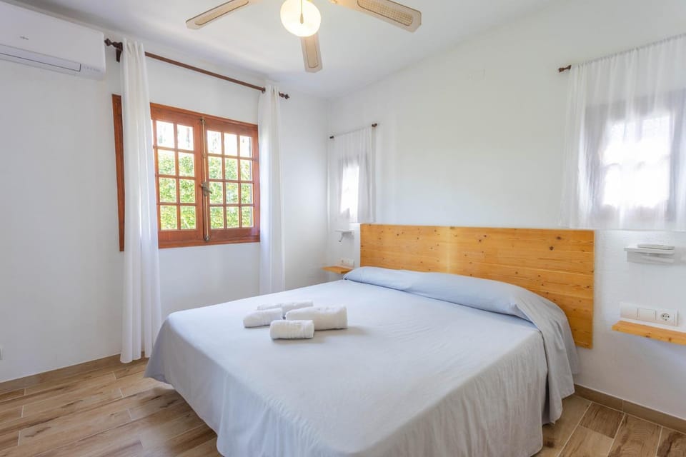 Property building, Living room, Bedroom
