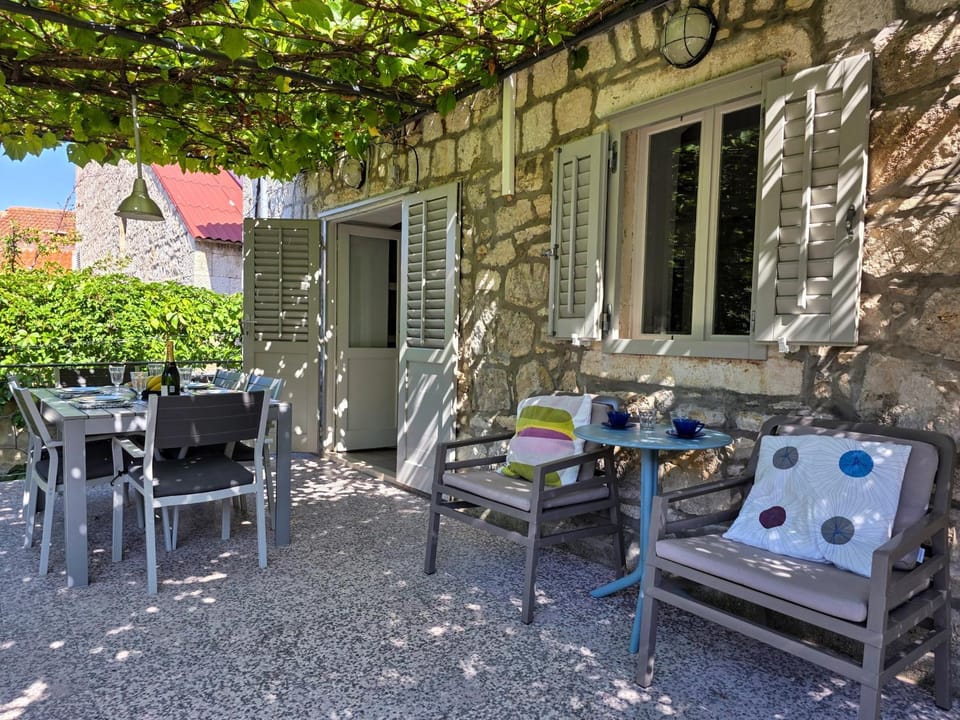 Patio, Dining area