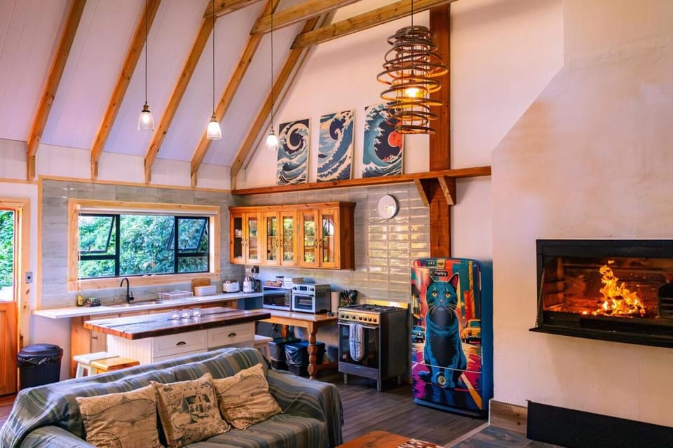 Kitchen or kitchenette, Living room, Seating area, fireplace, fireplace