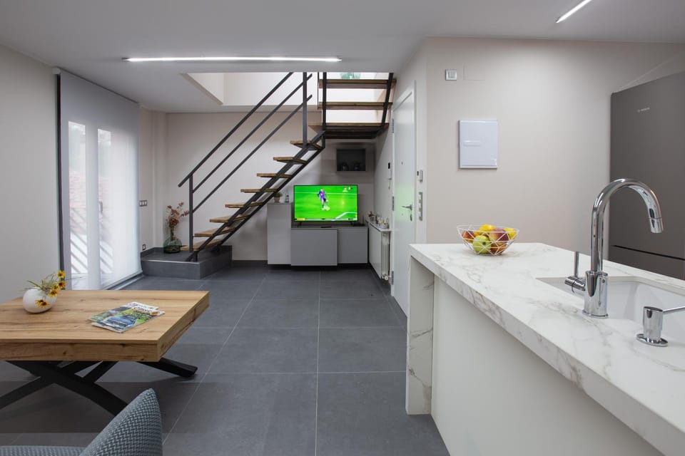 TV and multimedia, Kitchen or kitchenette, Living room