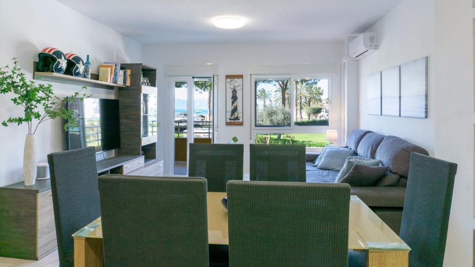 TV and multimedia, Living room, Dining area