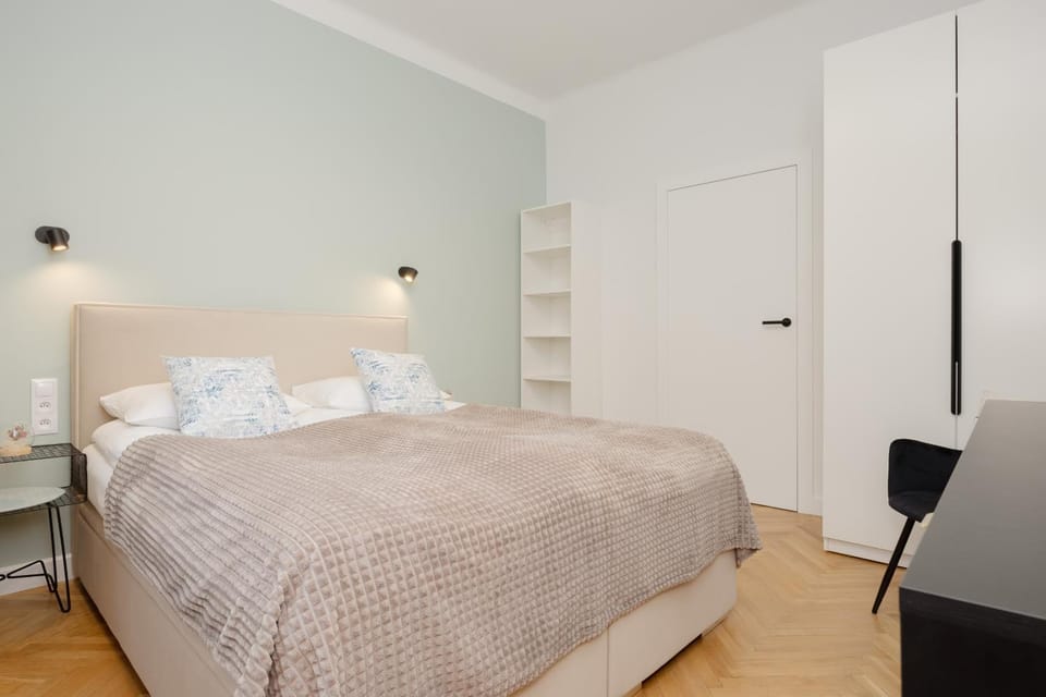 Bed, Bedroom
