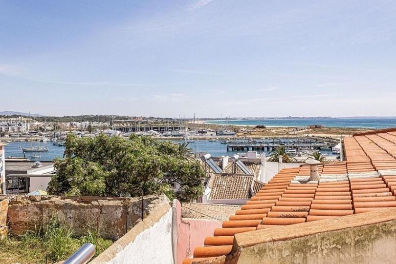 Casa da Avó - City Center - Private Bedrooms Bed and Breakfast in Lagos