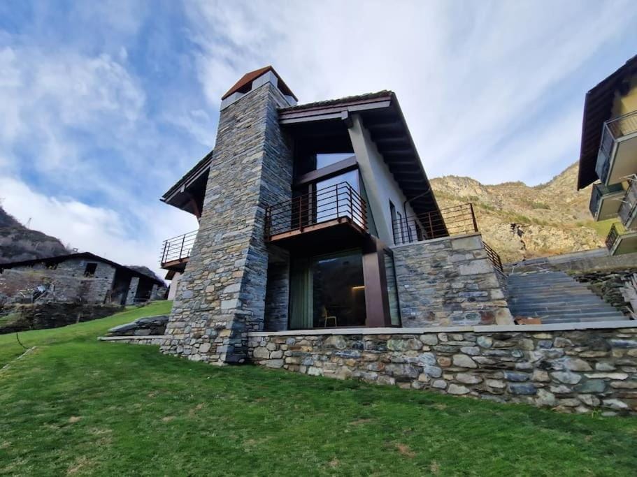 Property building, Day, Natural landscape, Mountain view