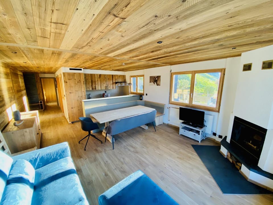 Communal lounge/ TV room, Living room