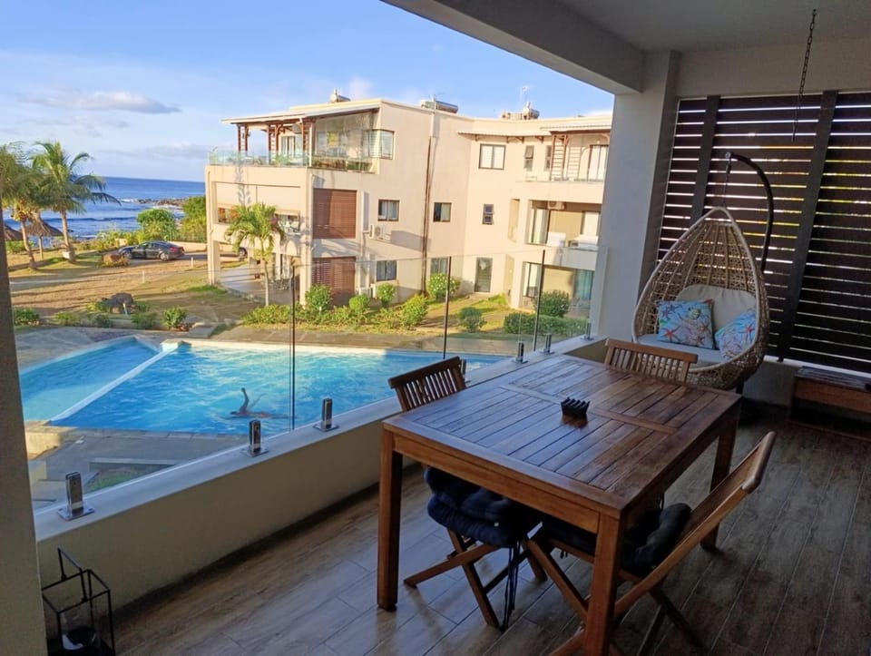 Balcony/Terrace, Balcony/Terrace, Dining area, Pool view