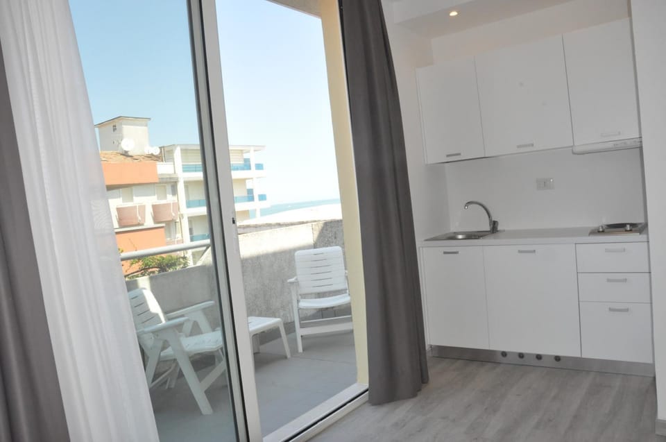 Balcony/Terrace, Kitchen or kitchenette, Dining area