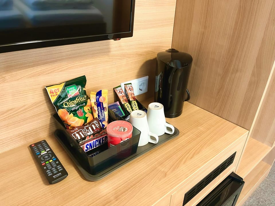 Bedroom, Food, oven