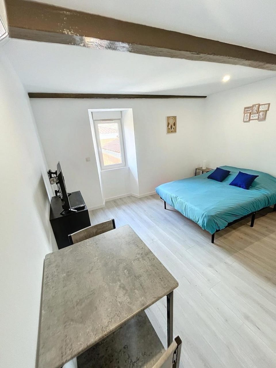 Bed, Photo of the whole room