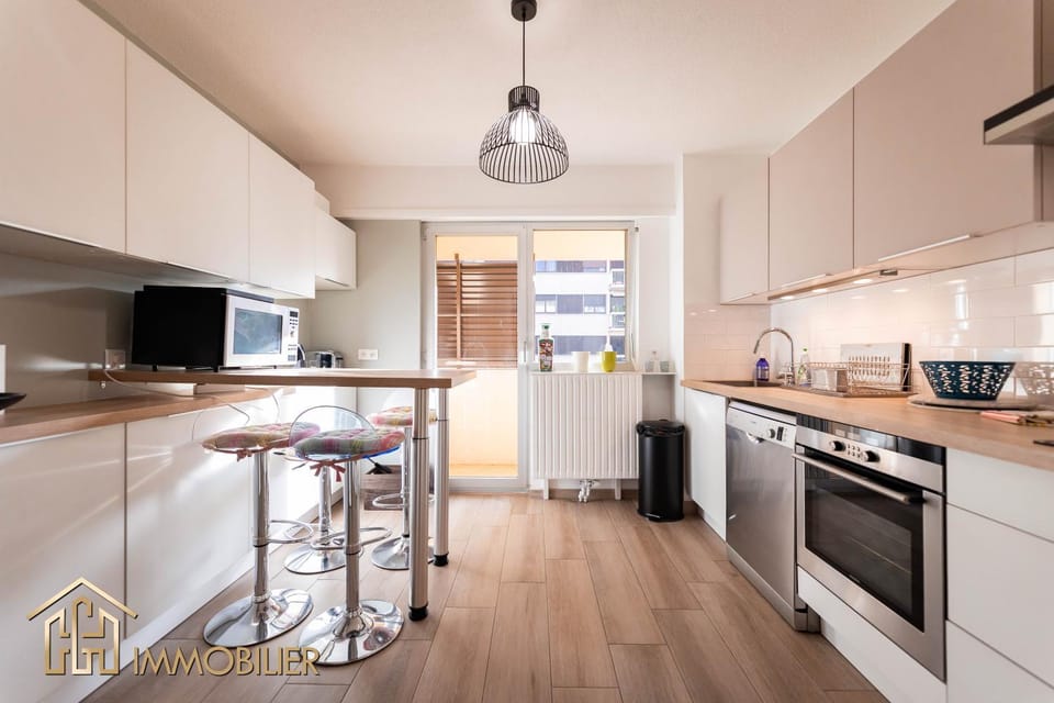 Kitchen or kitchenette, Dining area, dishwasher, oven, stove, toaster