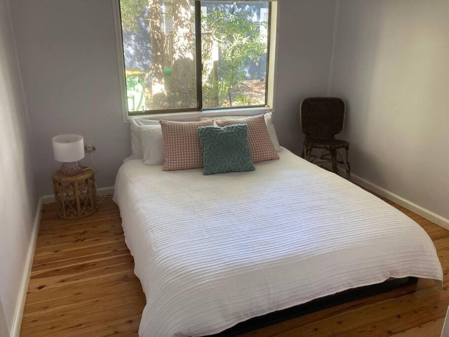Pearl Beach House - 2 min to sand & sea - 2 semis House in Patonga