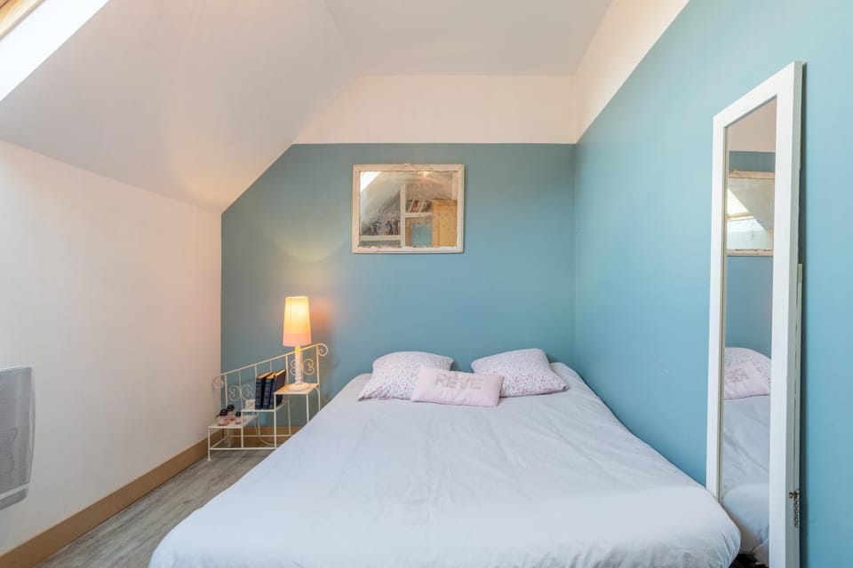 Property building, Living room, Bedroom