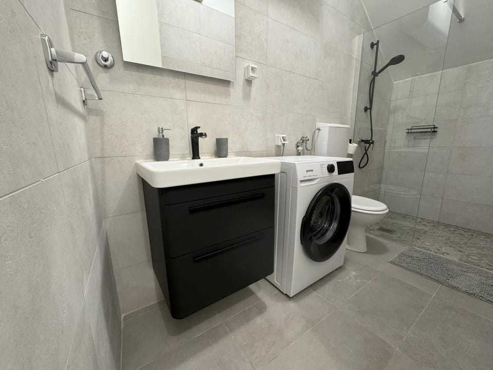 Shower, Toilet, Bathroom, washing machine