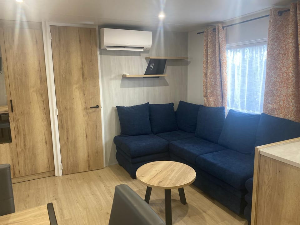 Mobil-home Moderne 3 chambres- Camping La Réserve Campground/ 
RV Resort in Parentis-en-Born