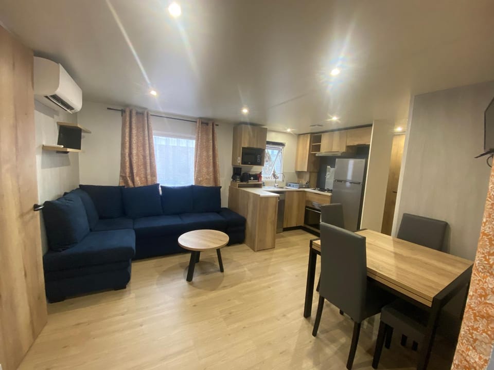Mobil-home Moderne 3 chambres- Camping La Réserve Campground/ 
RV Resort in Parentis-en-Born
