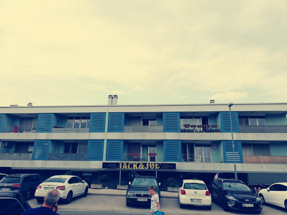 Facade/entrance