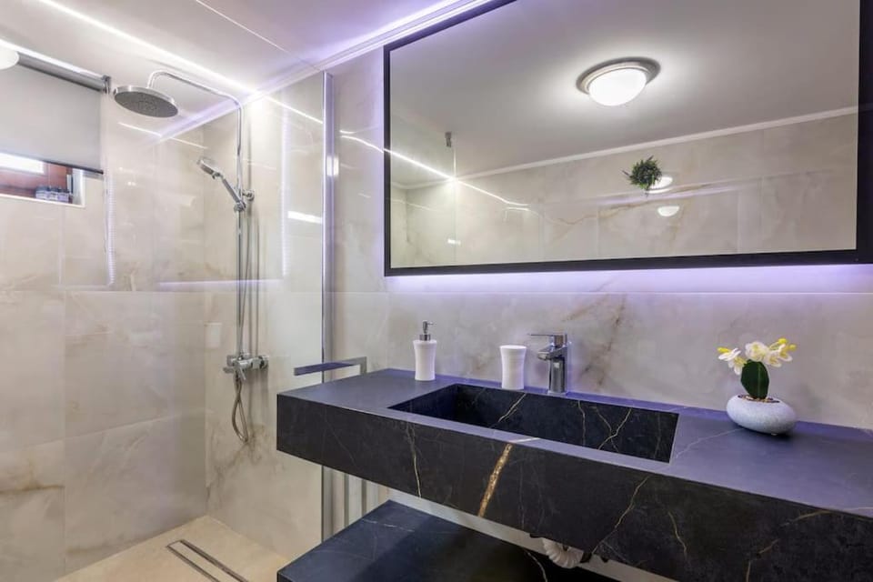 Shower, Bathroom, Bath, towels