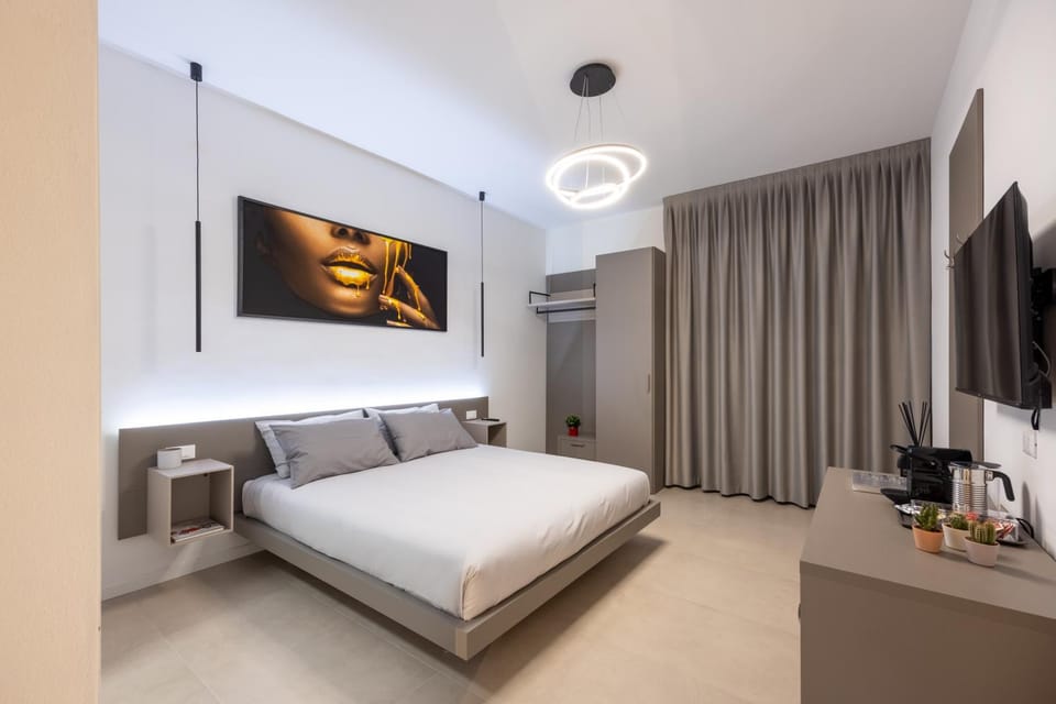 Bed, TV and multimedia, Coffee/tea facilities, Kitchen or kitchenette, Photo of the whole room, Bedroom