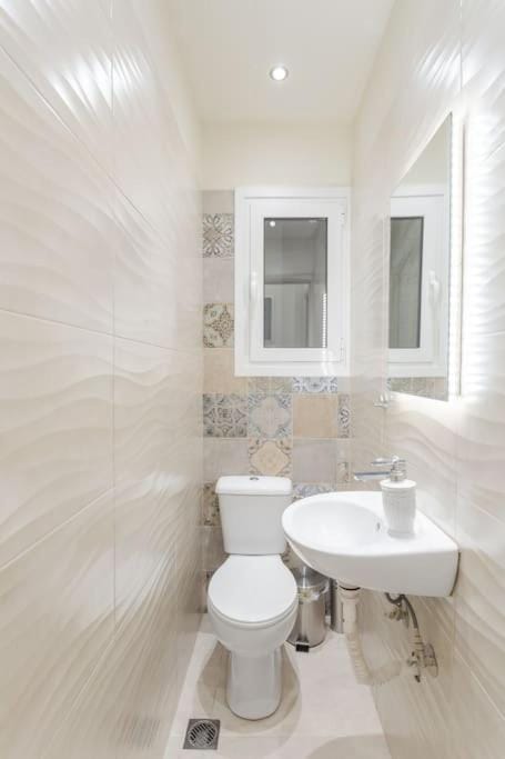 The HostMaster Urban Athenian Escape Apartment in Athens
