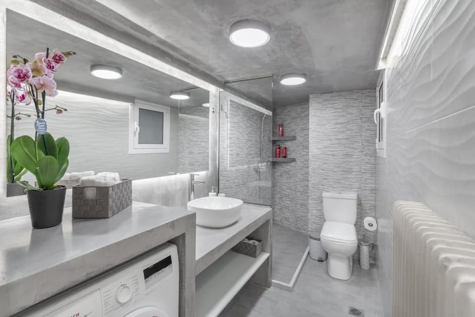 The HostMaster Urban Athenian Escape Apartment in Athens