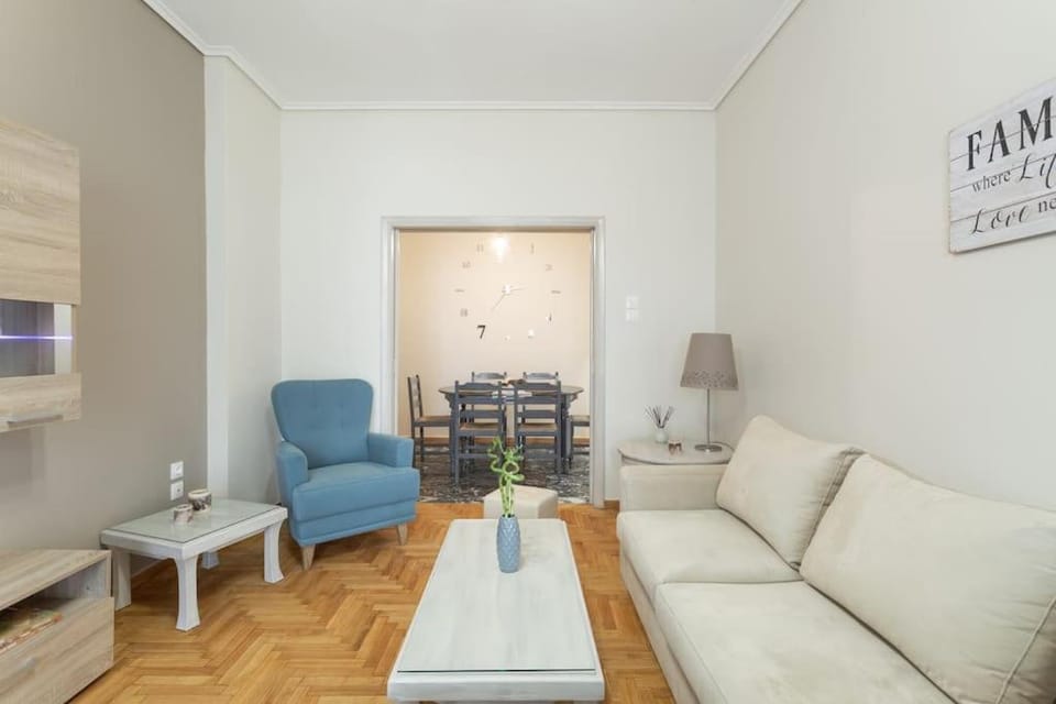 The HostMaster Urban Athenian Escape Apartment in Athens