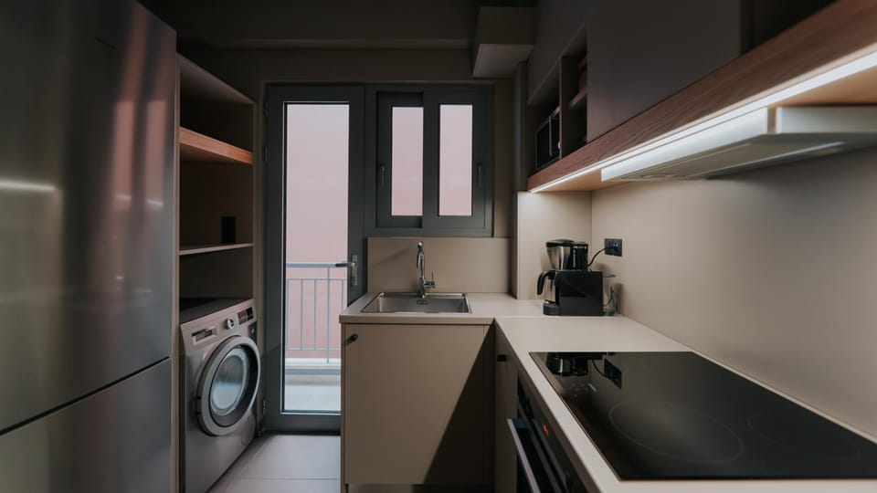 Kitchen or kitchenette, dishwasher, oven